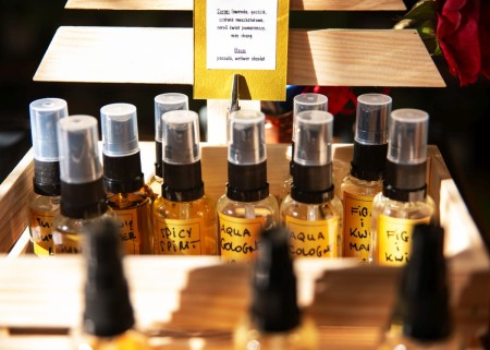 Możliwość zamówienia wykonania perfum po warsztatach perfumiarstwa o zapachach świata w pracowni Smak Sztuki, gotowe perfumy ręcznie robione