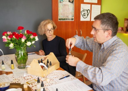 Warsztaty komponowania tworzenia perfum warsztaty robienia perfum Kraków