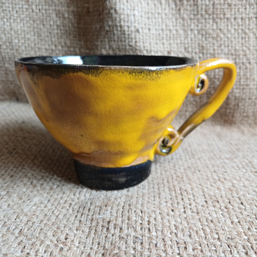 ręcznie wykonana ceramiczna filiżanka, kubek